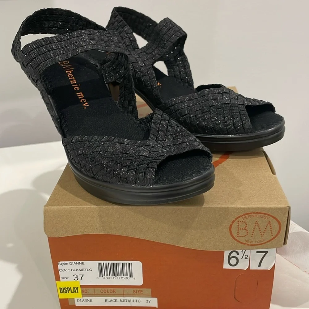 Bernie Mev Black metallic BRAND NEW IN BOX - Picture 1 of 3